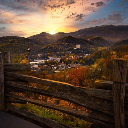 Key Lime Pie, Hot Tub,Wifi, 1089 Free Tickets Each Paid Day, Dollywood And More 개틀린버그 외부 사진