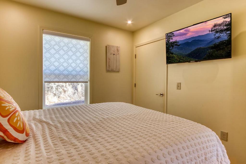 Key Lime Pie, Hot Tub,Wifi, 1089 Free Tickets Each Paid Day, Dollywood And More 개틀린버그 외부 사진