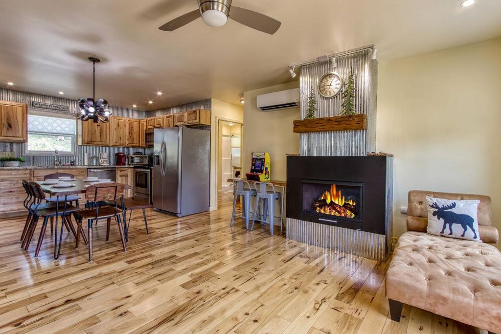 Key Lime Pie, Hot Tub,Wifi, 1089 Free Tickets Each Paid Day, Dollywood And More 개틀린버그 외부 사진