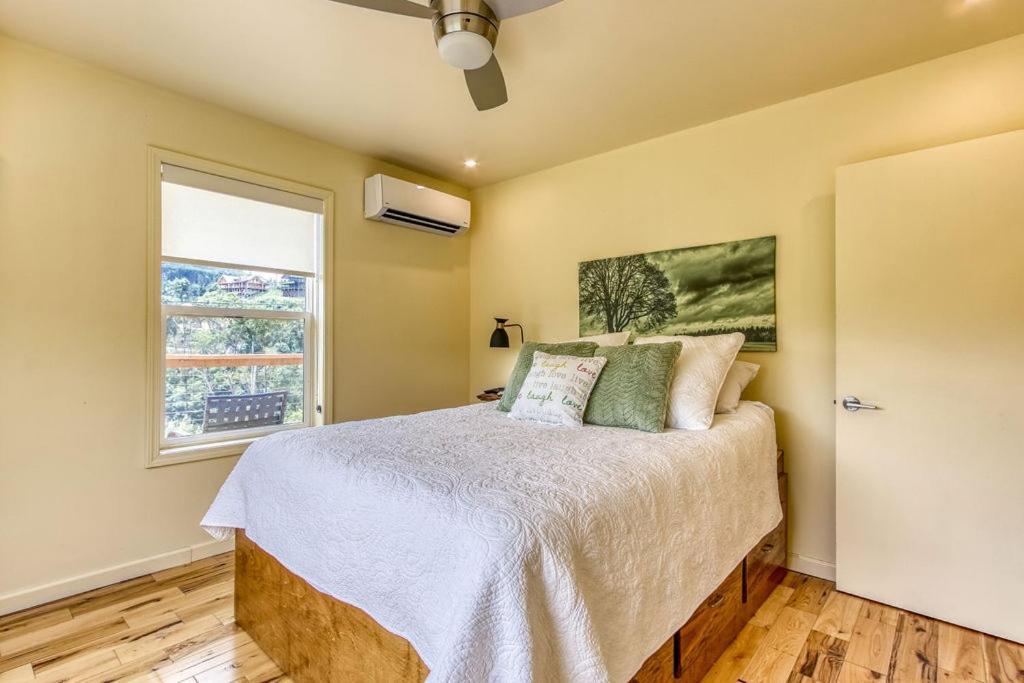 Key Lime Pie, Hot Tub,Wifi, 1089 Free Tickets Each Paid Day, Dollywood And More 개틀린버그 외부 사진