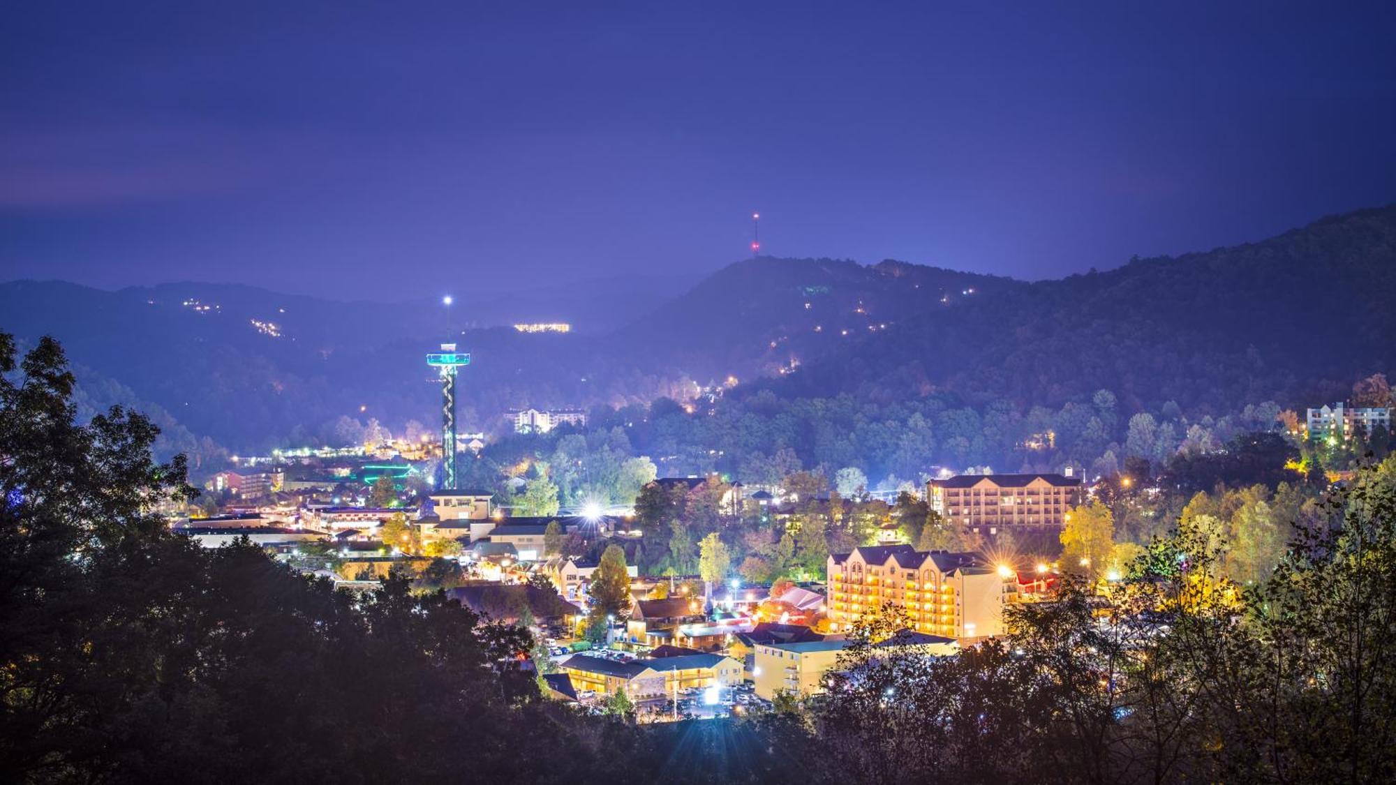 Key Lime Pie, Hot Tub,Wifi, 1089 Free Tickets Each Paid Day, Dollywood And More 개틀린버그 외부 사진