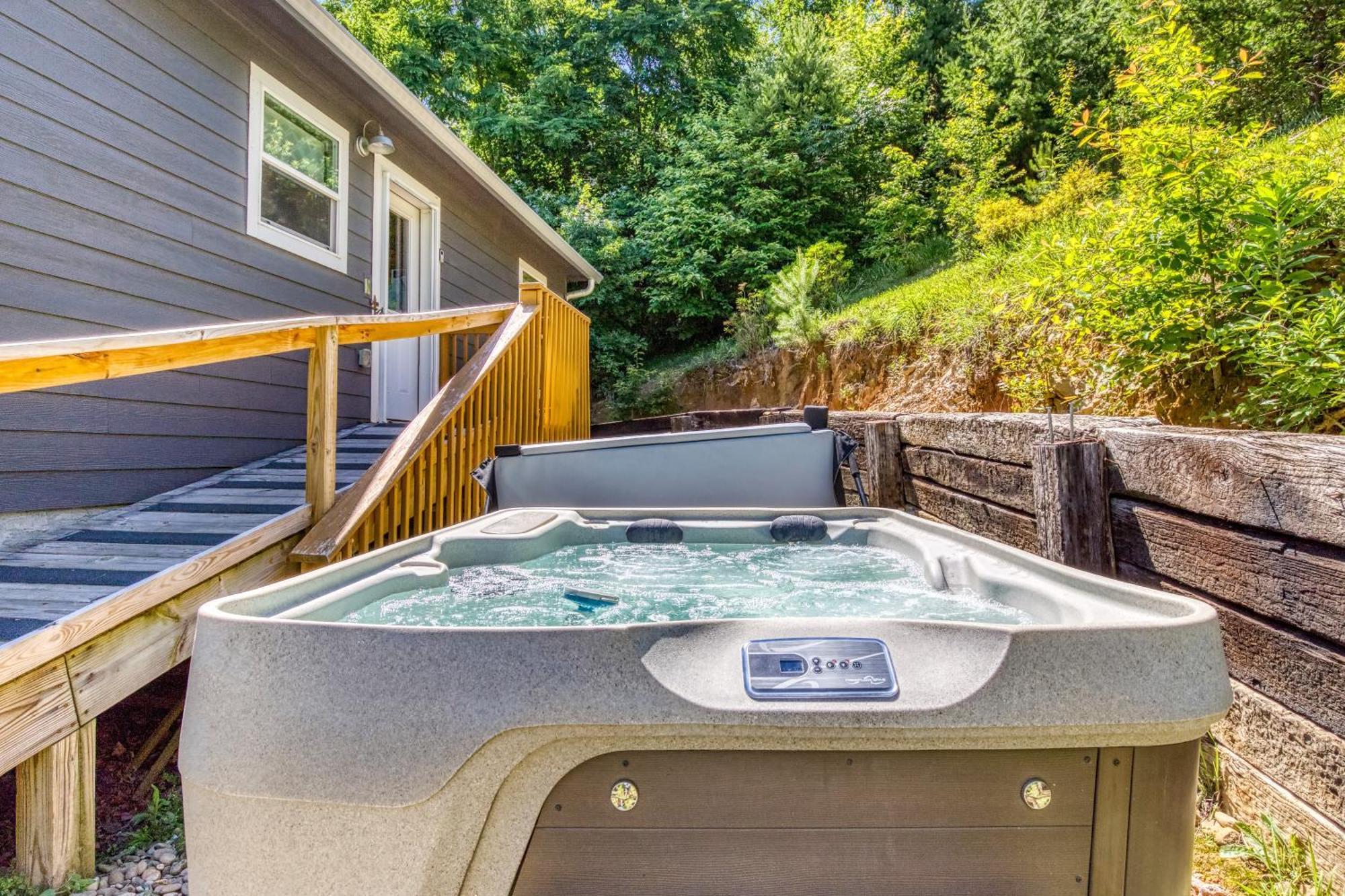 Key Lime Pie, Hot Tub,Wifi, 1089 Free Tickets Each Paid Day, Dollywood And More 개틀린버그 외부 사진